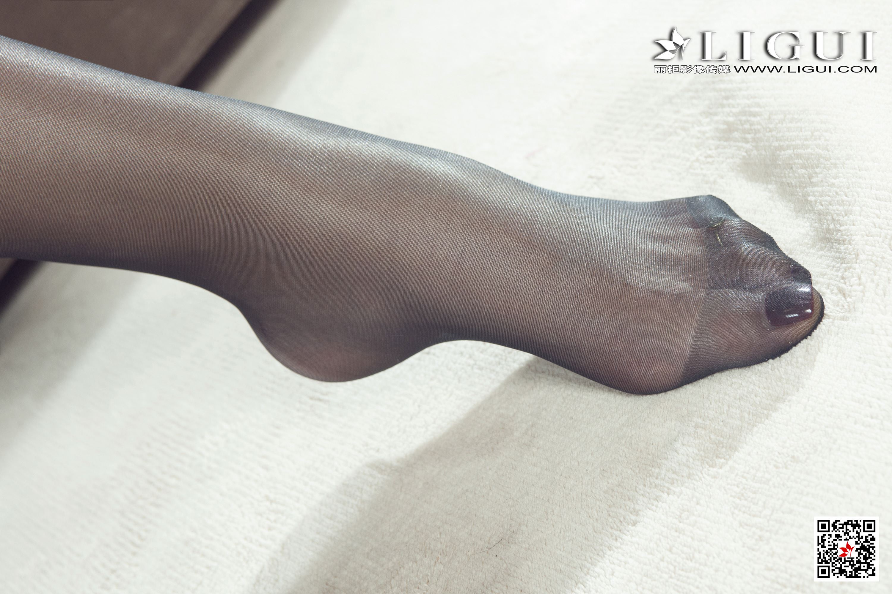 Ligui丽柜  2021.02.01 《职场新秀》嘤嘤